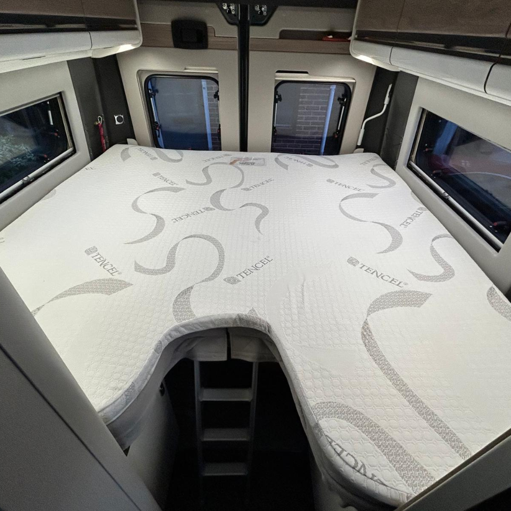 Bodyshape Left Rounded Corner Caravan Mattress Topper - Single